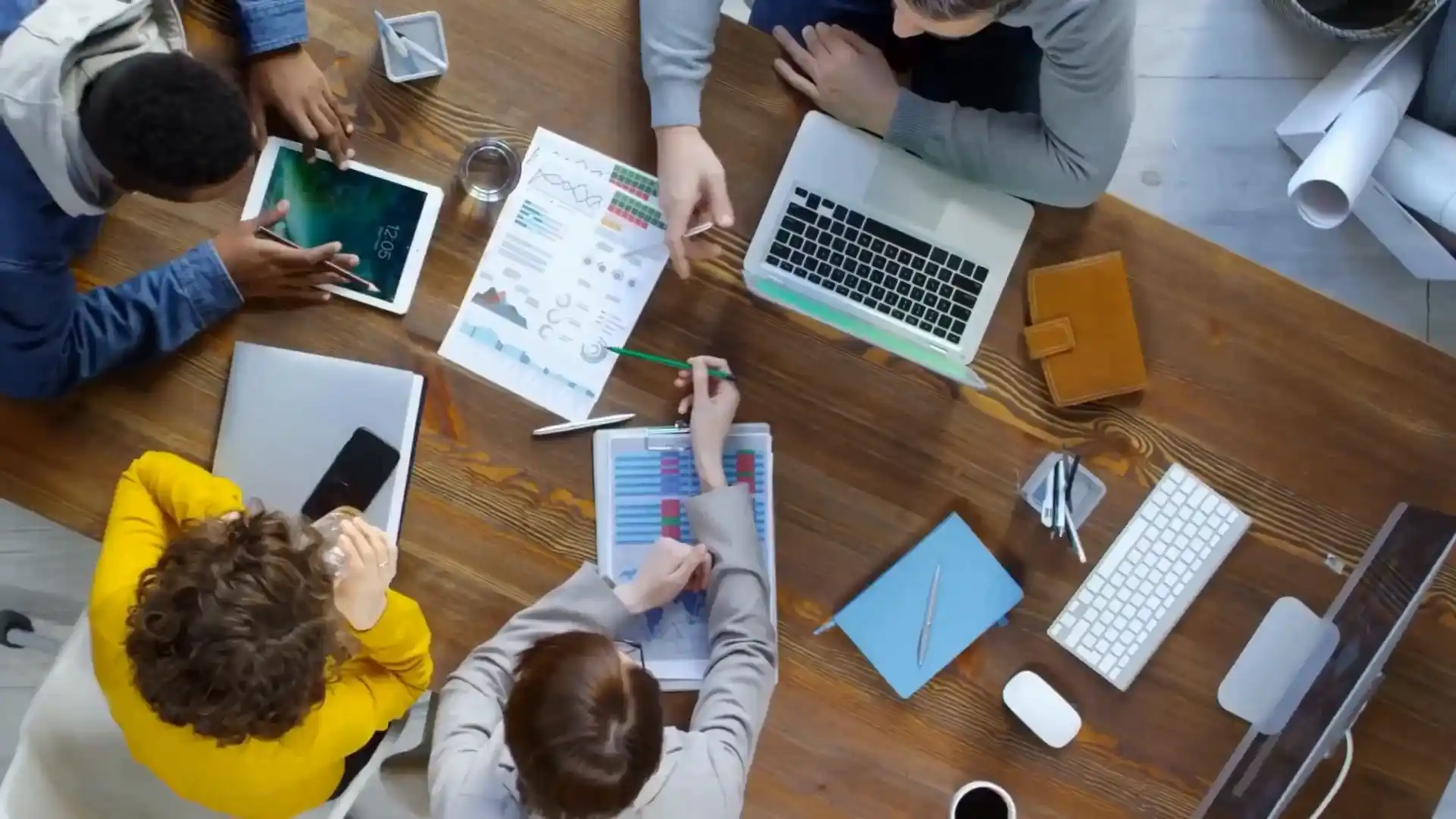 Business Spanish professionals in a modern work environment